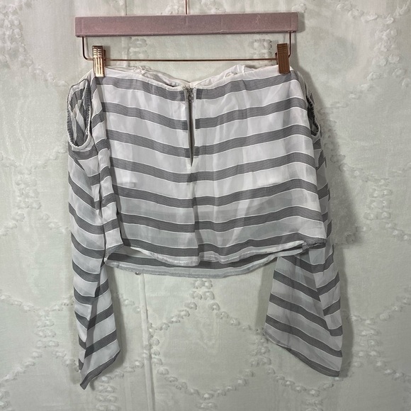 Guess off the shoulder striped floral flowy top size S - Picture 7 of 8